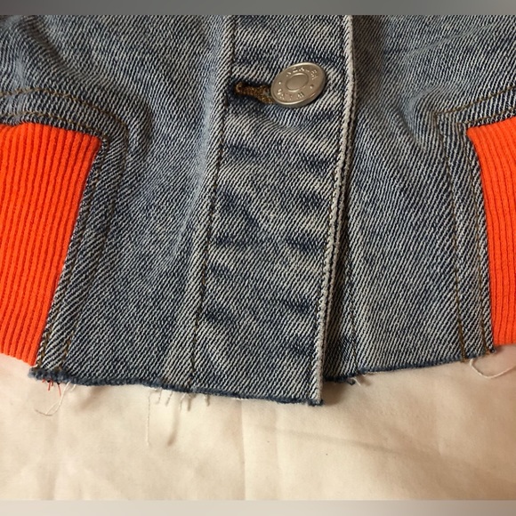 AKIRA WOMEN'S CROPPED DISTRESSED DENIM JACKET SIZE: 1X - Picture 7 of 10